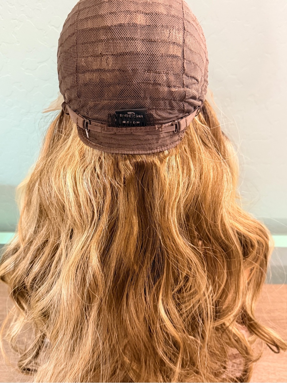 Long Wavy Women’s Wig in Blonde Brown Blend - Picture 5 of 8